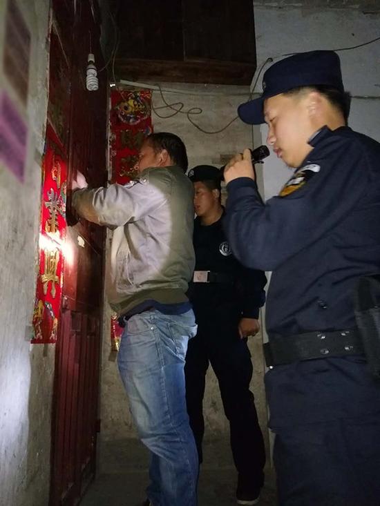 内蒙古粗心妈妈误将幼女锁家中 